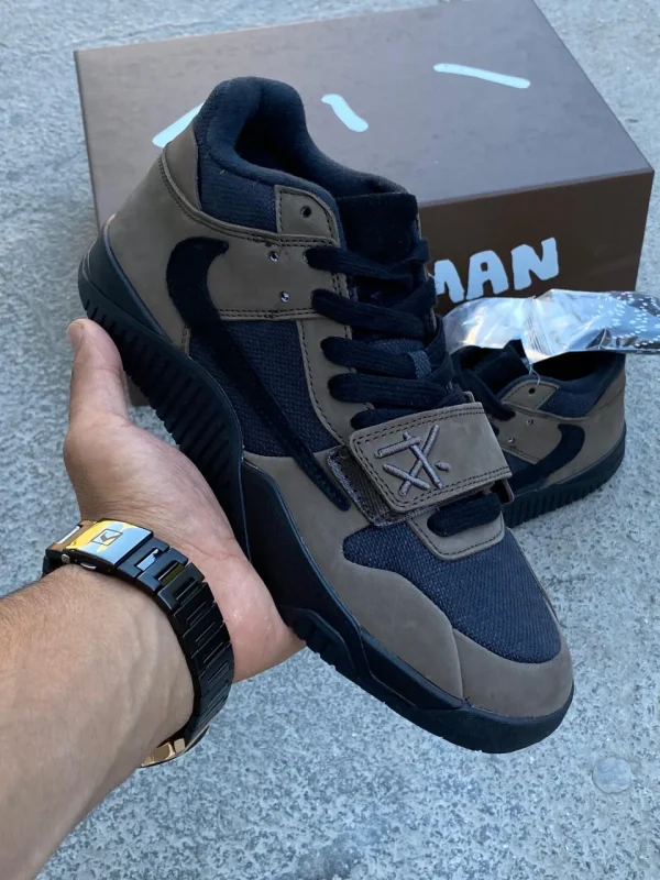 کتونی نایکی جردن جامپمن موکا قهوه‌ای تیره با لوگوی Jumpman و زیره Air